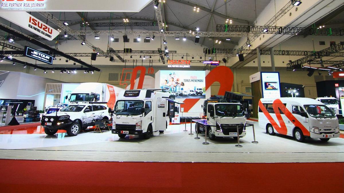 Isuzu Raup Ratusan SPK Selama GIIAS 2024, Elf Jadi Model Favorit Isuzu Raup Ratusan SPK Selama GIIAS 2024, Elf Jadi Model Favorit